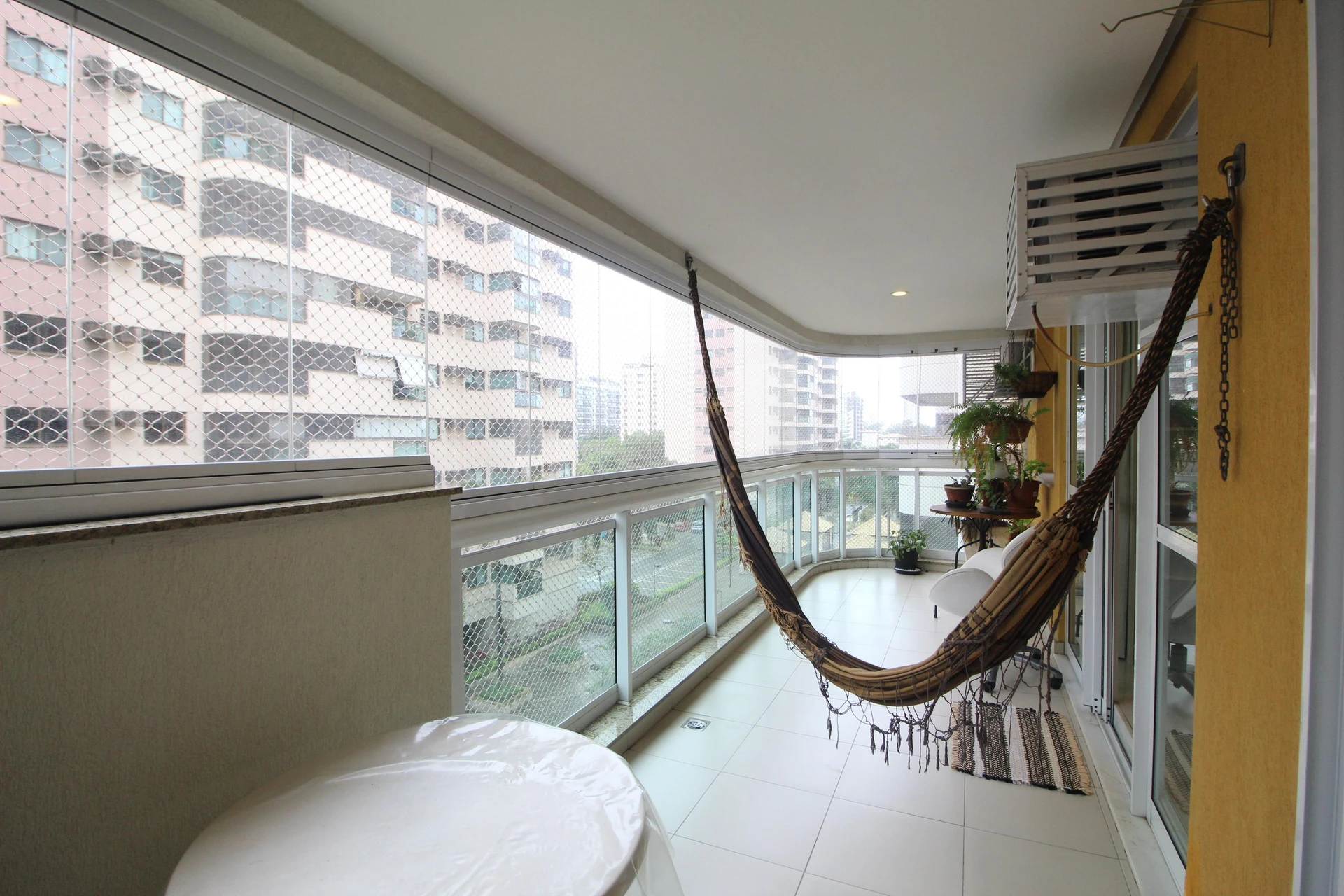 Furnished 3-bedroom apartment with 2 bathrooms — photo 14