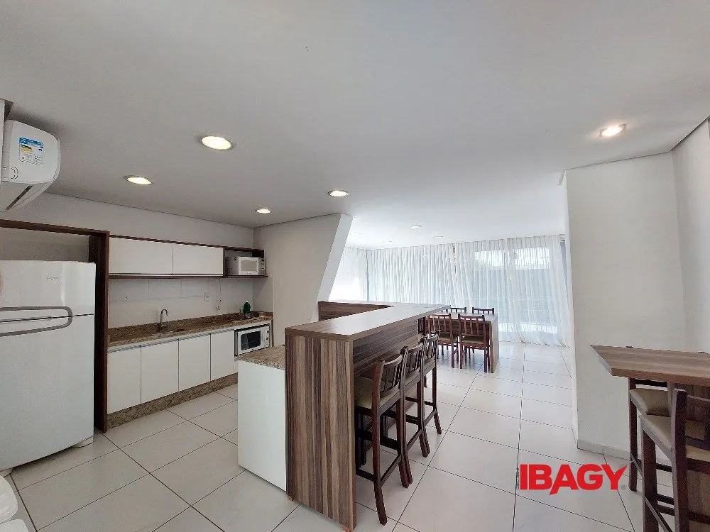 Furnished 95 m² apartment with 2 bedrooms and a desk — photo 27