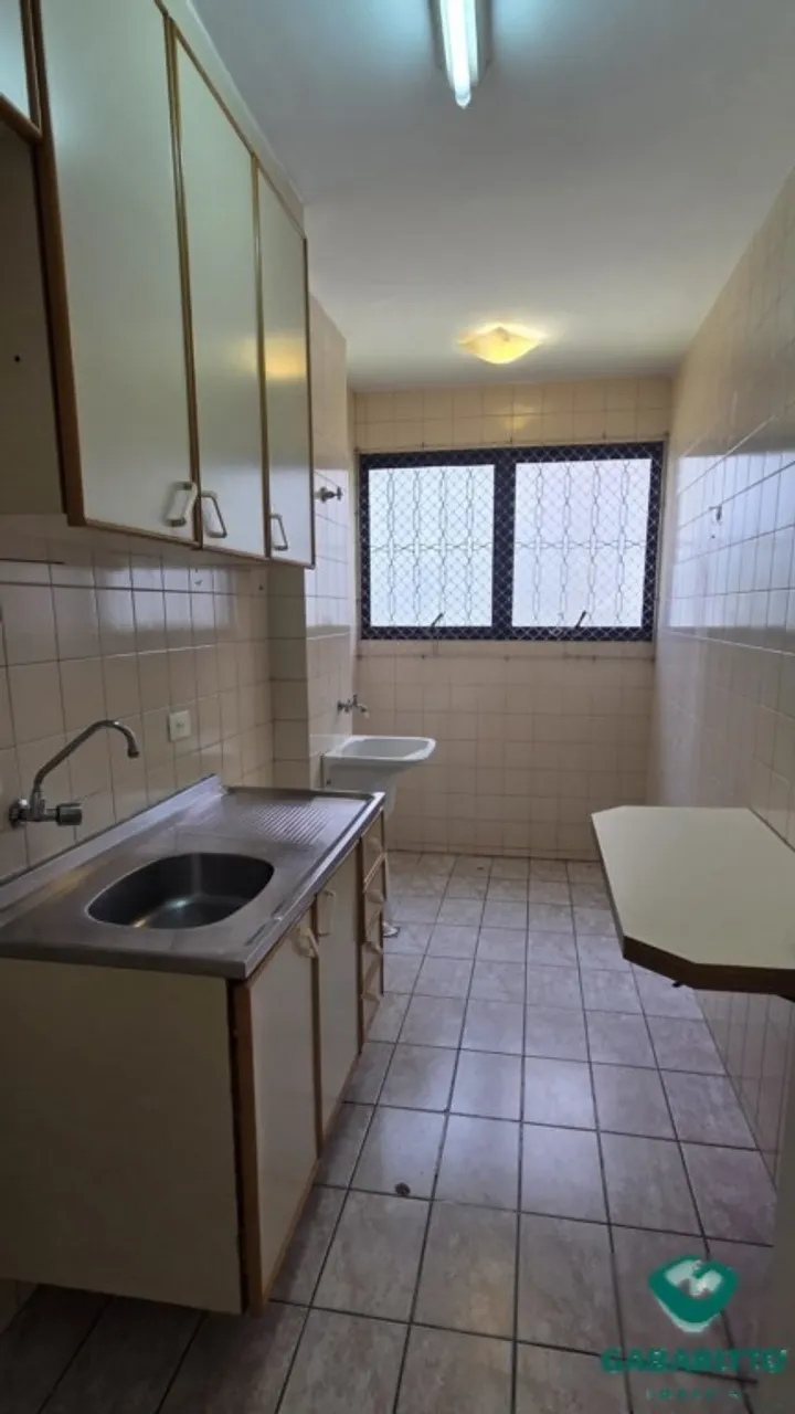 3-bedroom apartment with 1 bath and 1 parking spot — photo 2