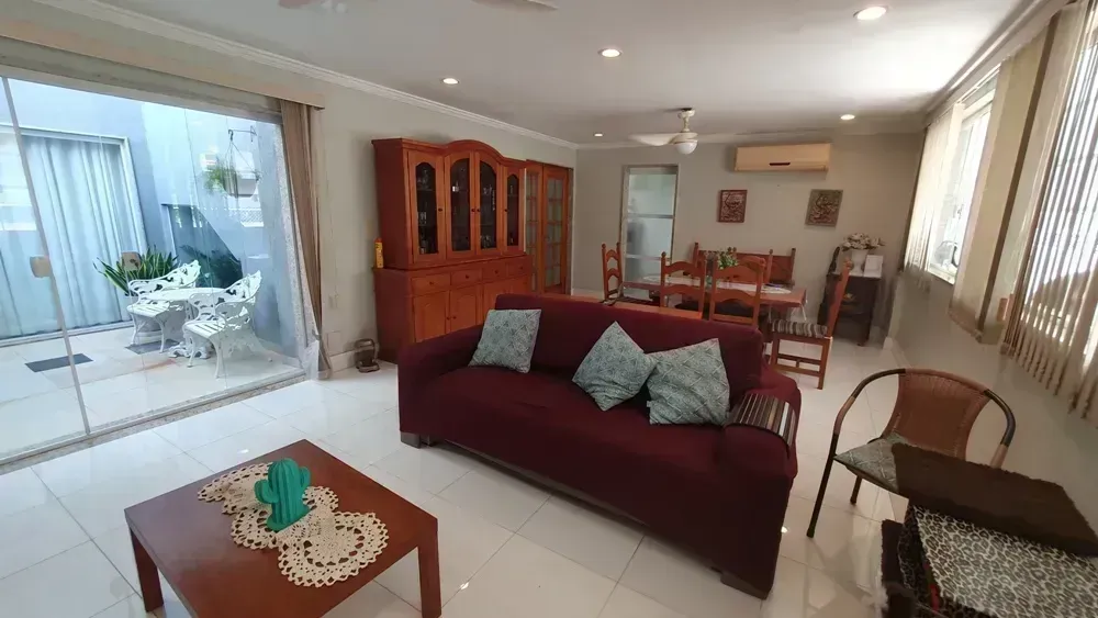 650 m² house with 6 en-suite bedrooms and 4 parking spots — photo 15
