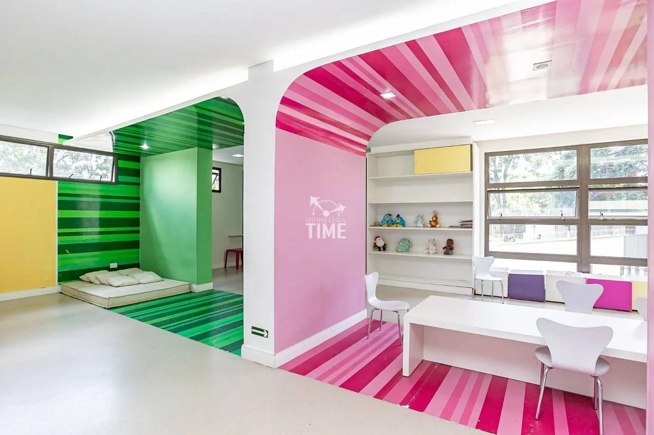 Wood or laminate floors in a 3-bedroom apartment, 78 m² — photo 92