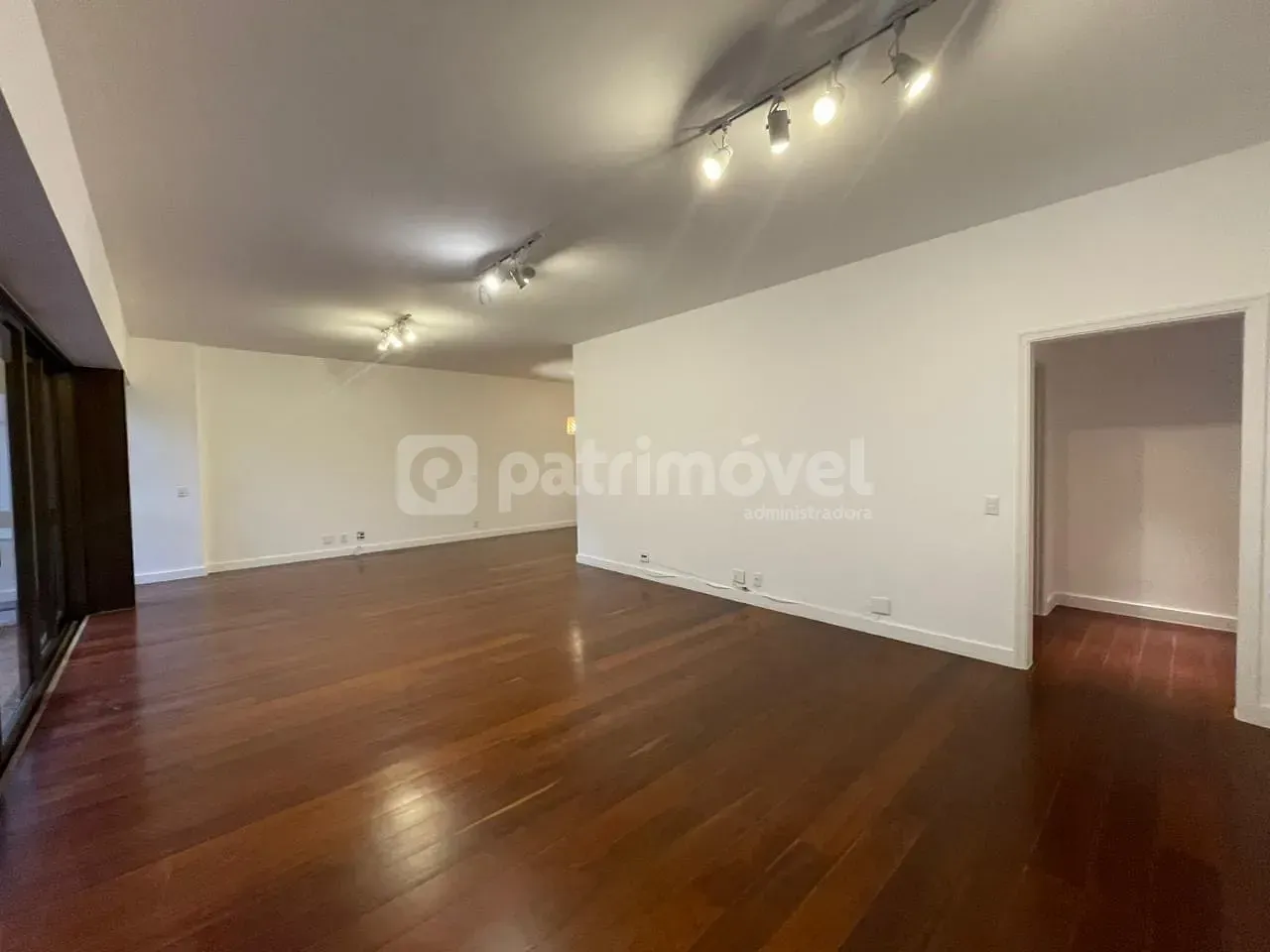 4-bedroom apartment with pool and 3 parking spaces — photo 35
