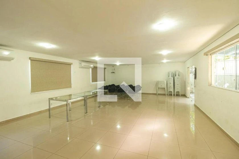 2-bedroom apartment in a building with a gym — photo 38