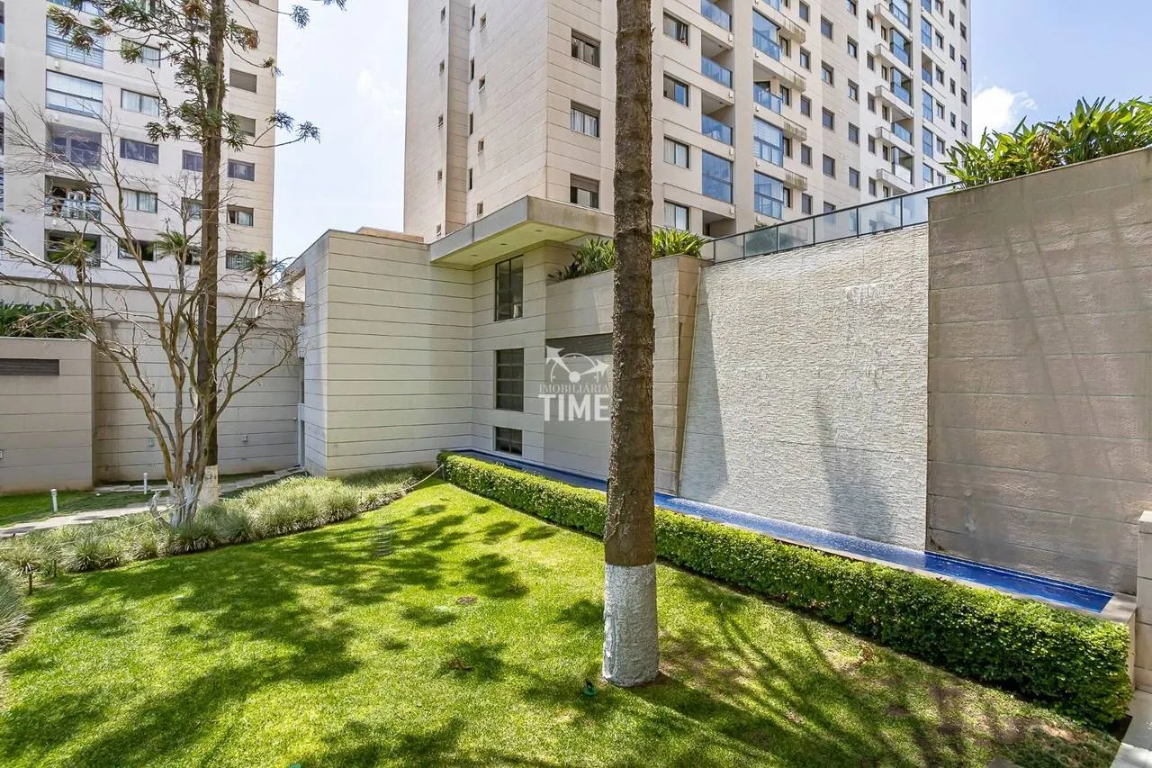 Wood or laminate floors in a 3-bedroom apartment, 78 m² — photo 94