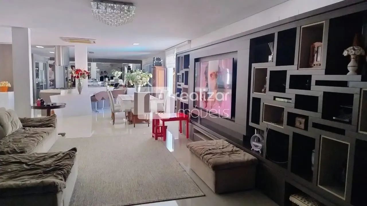 Casa en planta baja con 5 habitaciones y 5 baños