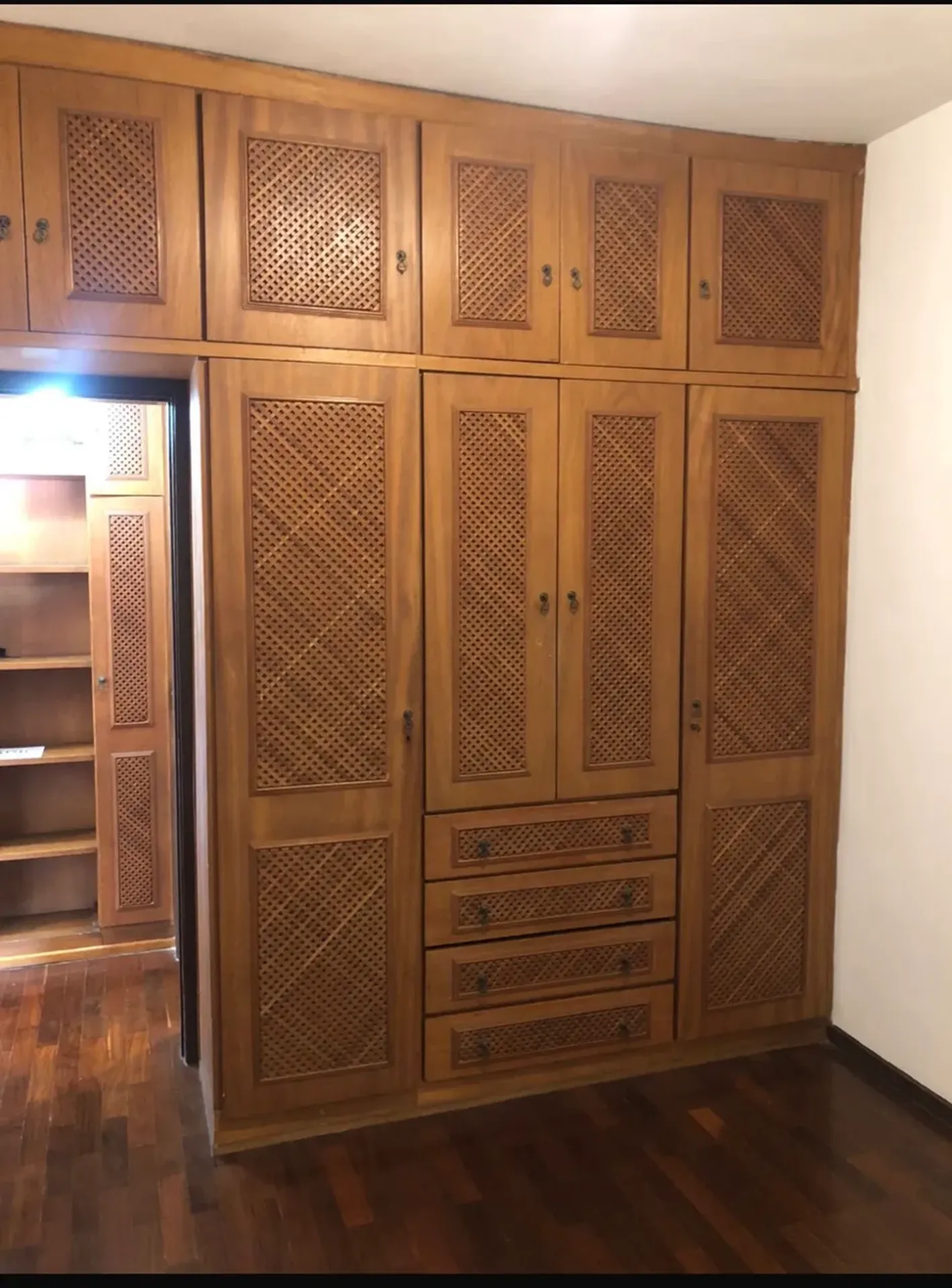 Apartment on the 5th floor with wood or laminate floors — photo 3