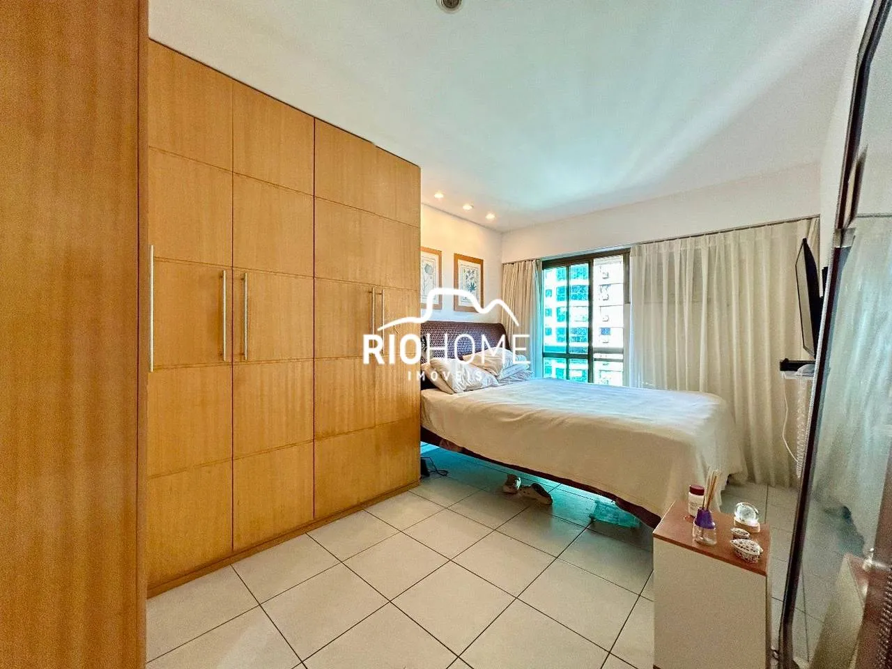 4-bedroom apartment with a water view in Rio de Janeiro — photo 15