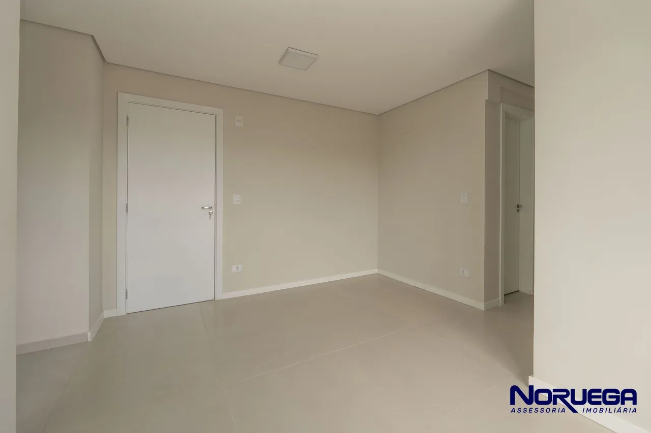 Unfurnished 2-bedroom apartment with 1 parking space — photo 3