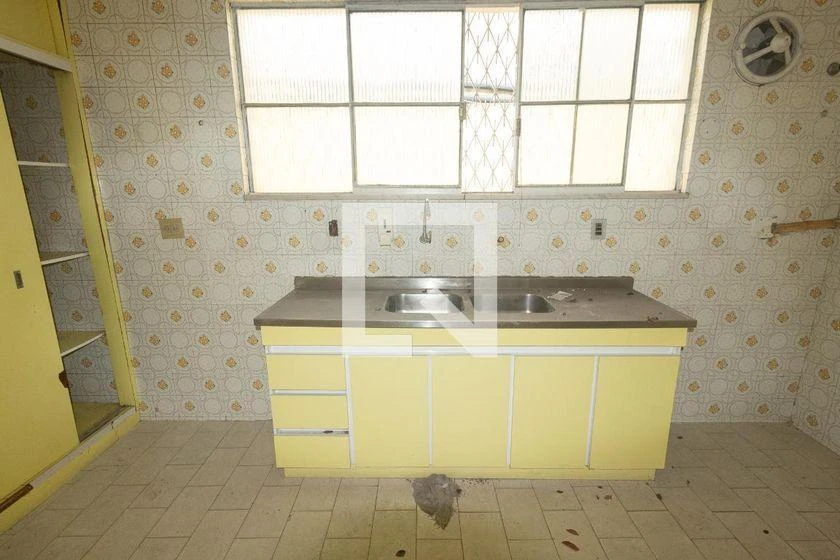 House, 500 m², with wood or laminate floors — photo 15