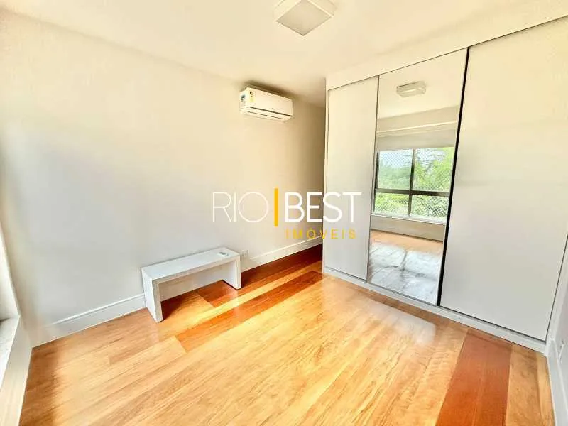 Apartment with 4 bedrooms and a glassed-in balcony — photo 22