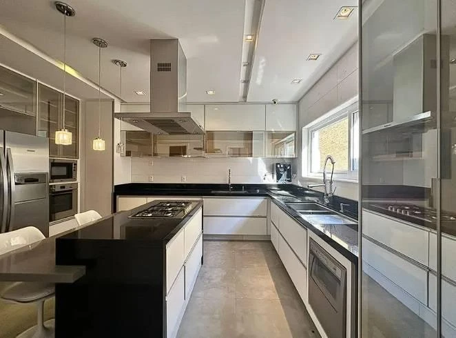 Casa mobiliada com 6 suítes e cozinha independente de 710 m² — photo 2