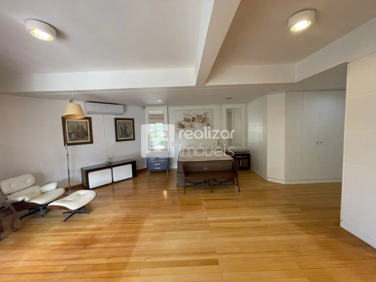 Casa de 5 dormitorios con balcón cerrado con vidrio — photo 24