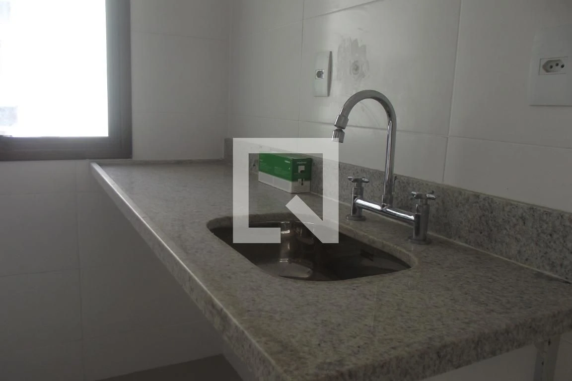 One-bedroom apartment in a building with a gym — photo 20
