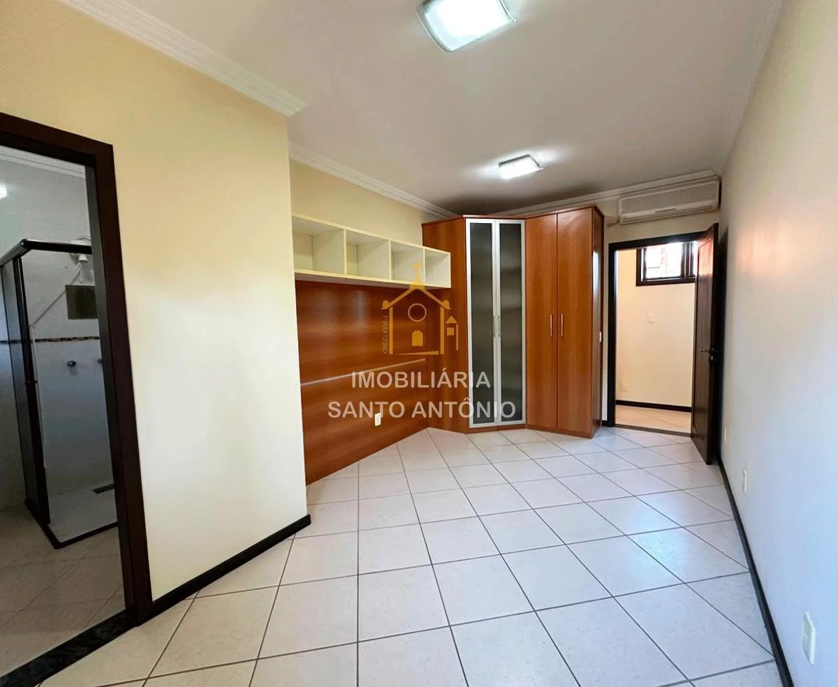 Ванна та 4 спальні: будинок 377 м² — photo 18