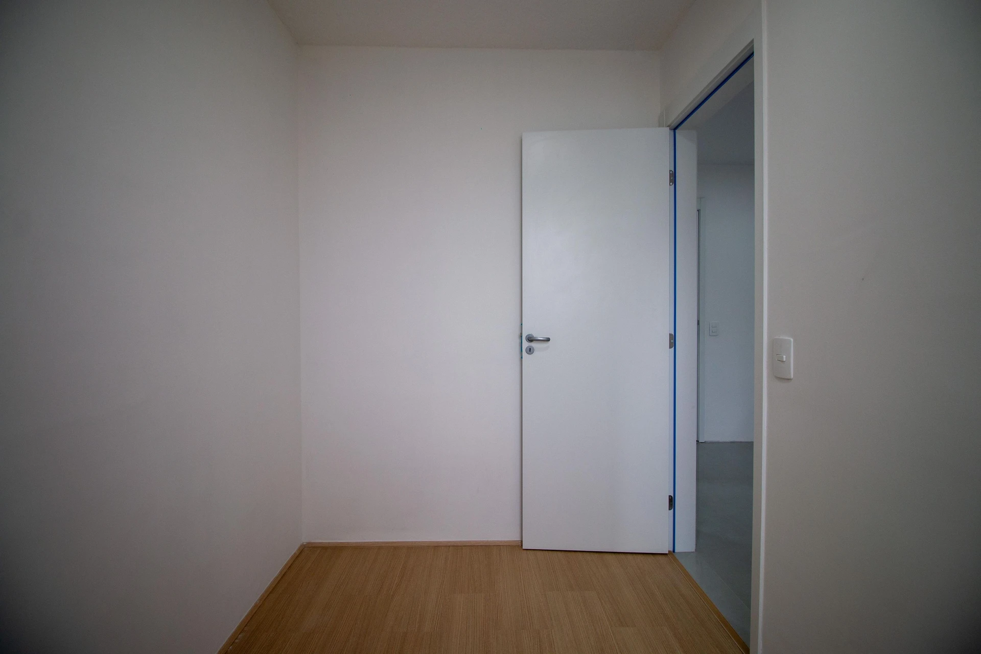 2-bedroom apartment in a building with a gym — photo 16