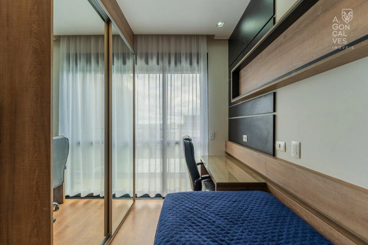 Furnished apartment, 150 m², with floor-to-ceiling windows — photo 4