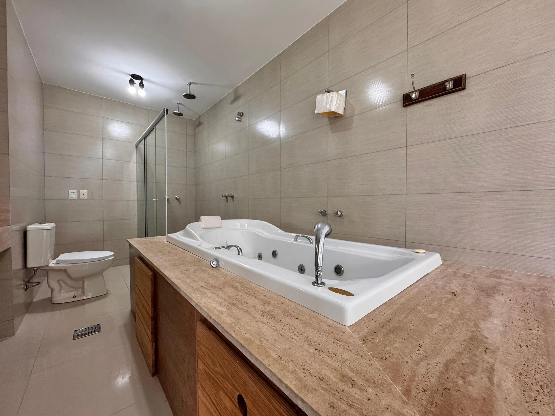 4-bedroom apartment with balcony and private BBQ grill — photo 17