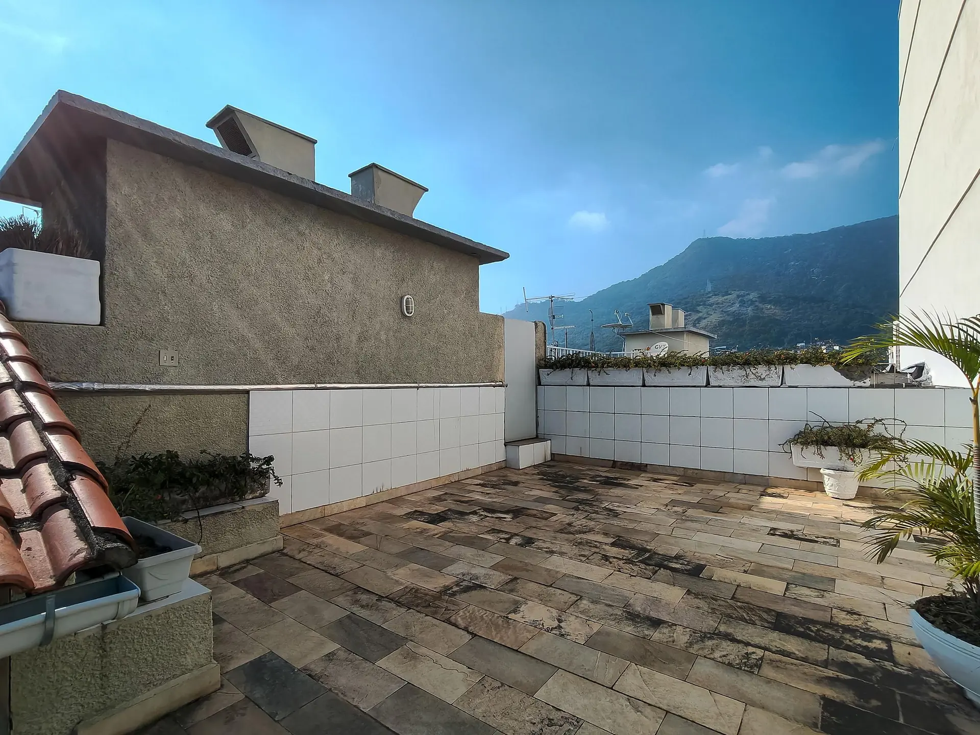 Furnished 4-bedroom apartment with 3 bathrooms — photo 18