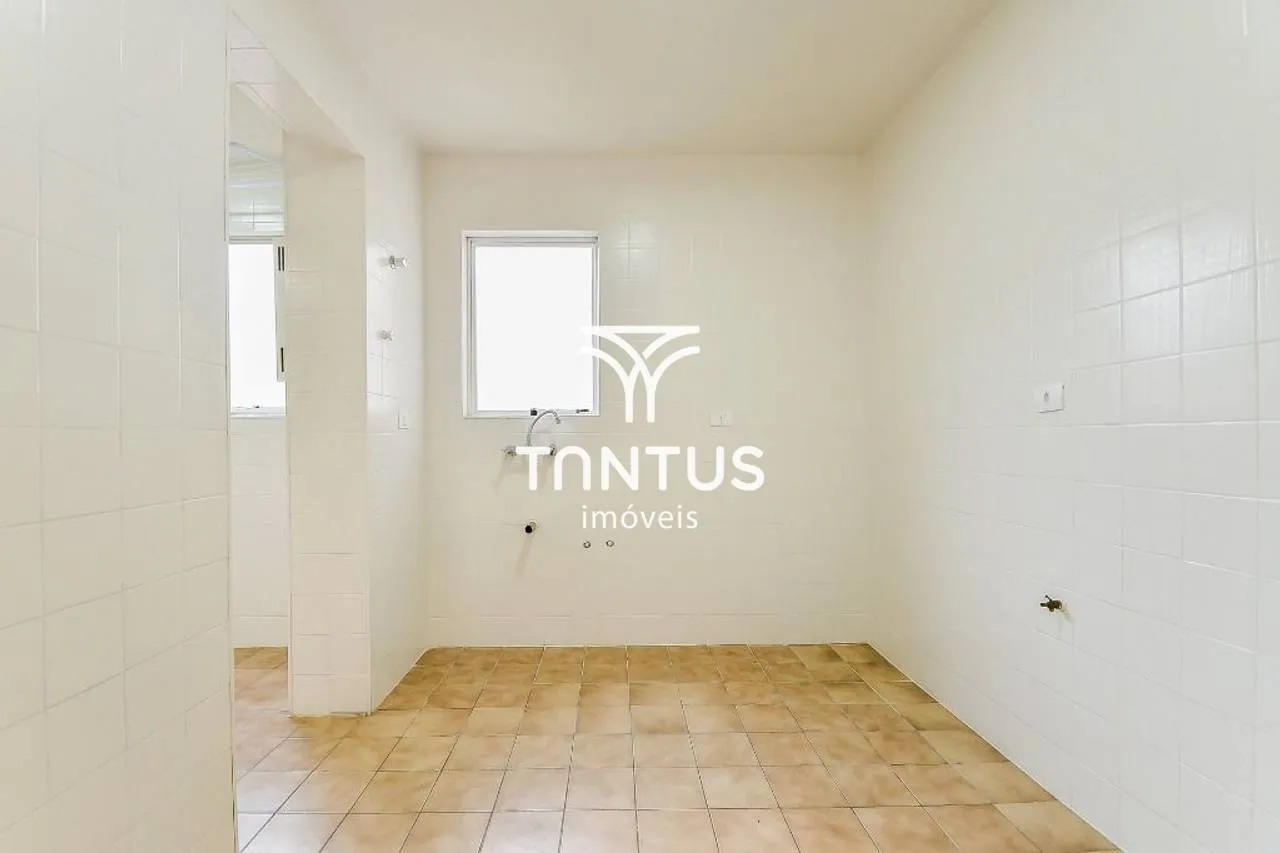 Wood or laminate floors in a 3-bedroom apartment, 80 m² — photo 34