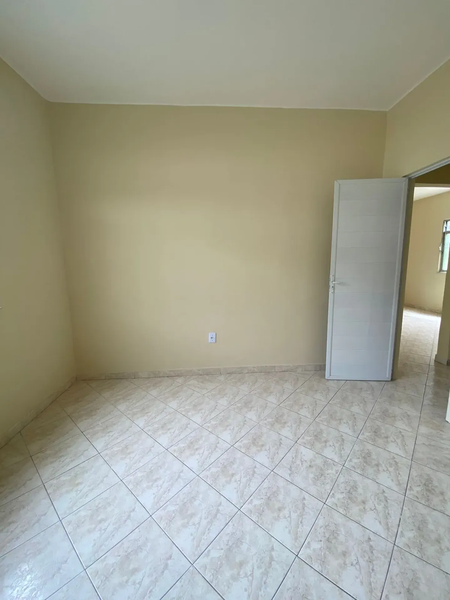 Casa sin muebles con 2 dormitorios y balcón — photo 22