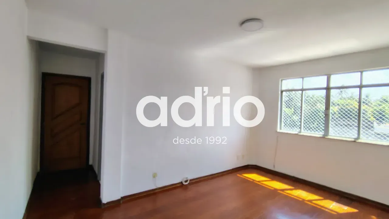 Apartamento com piso de madeira ou laminado, Tanque — photo 8