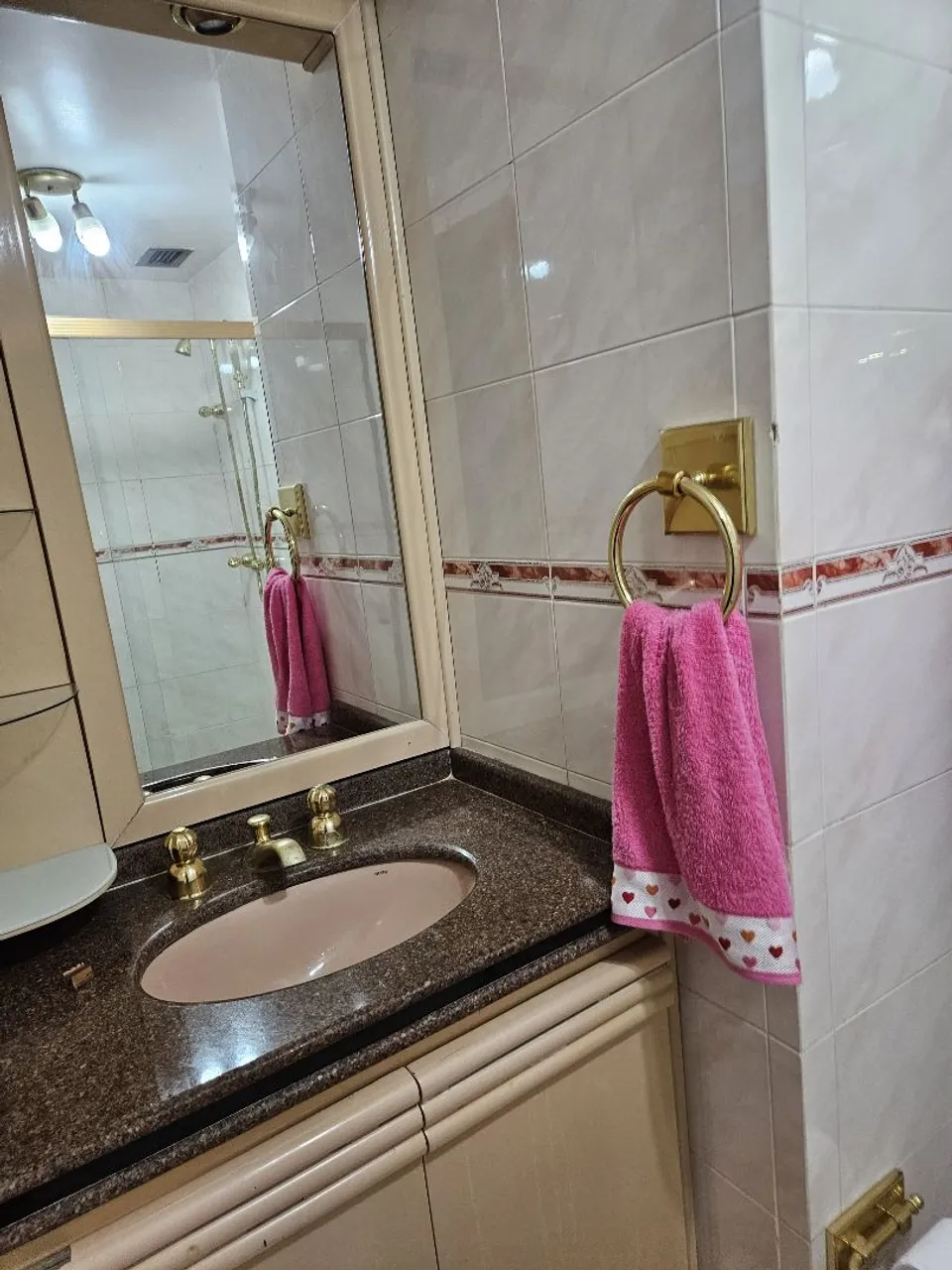 2-bedroom apartment in a building with a gym — photo 17