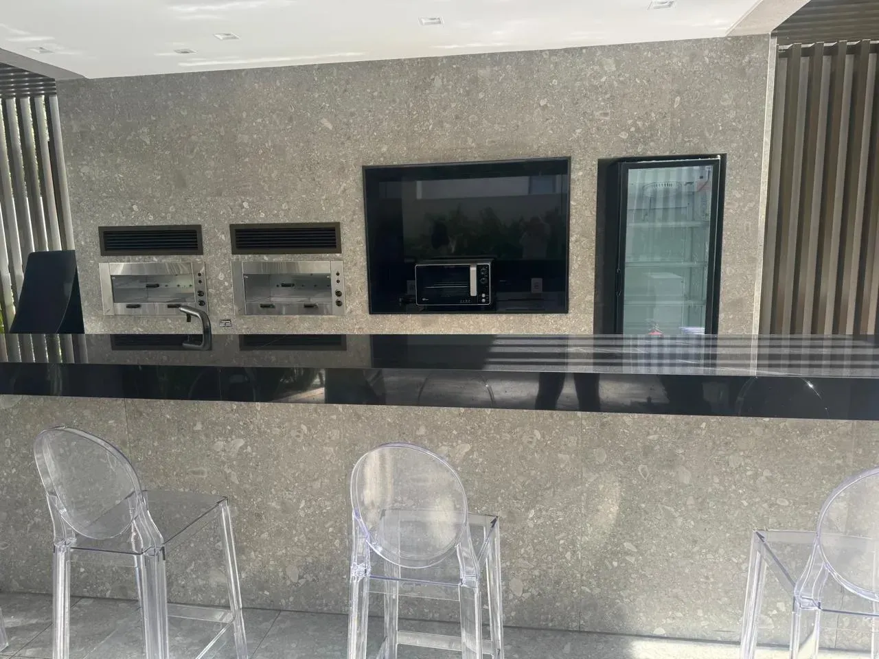 77 m² apartment with 2 bedrooms, 2 baths and a balcony — photo 23