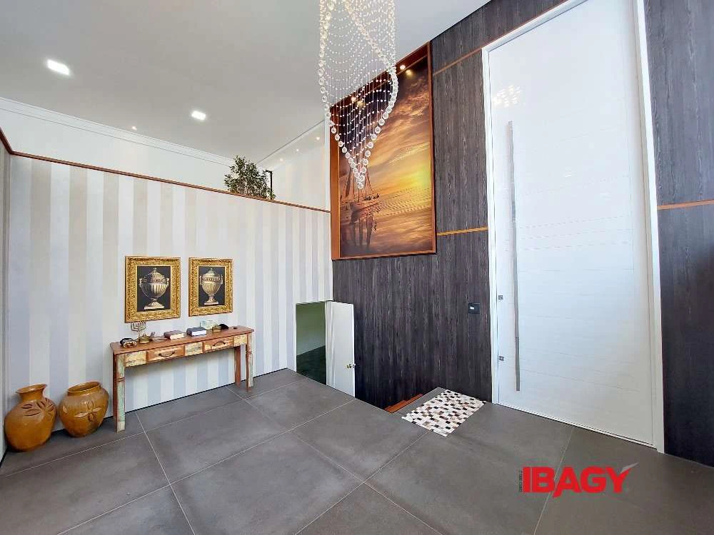 3 en-suite bedroom house with 300 m² and private BBQ — photo 4