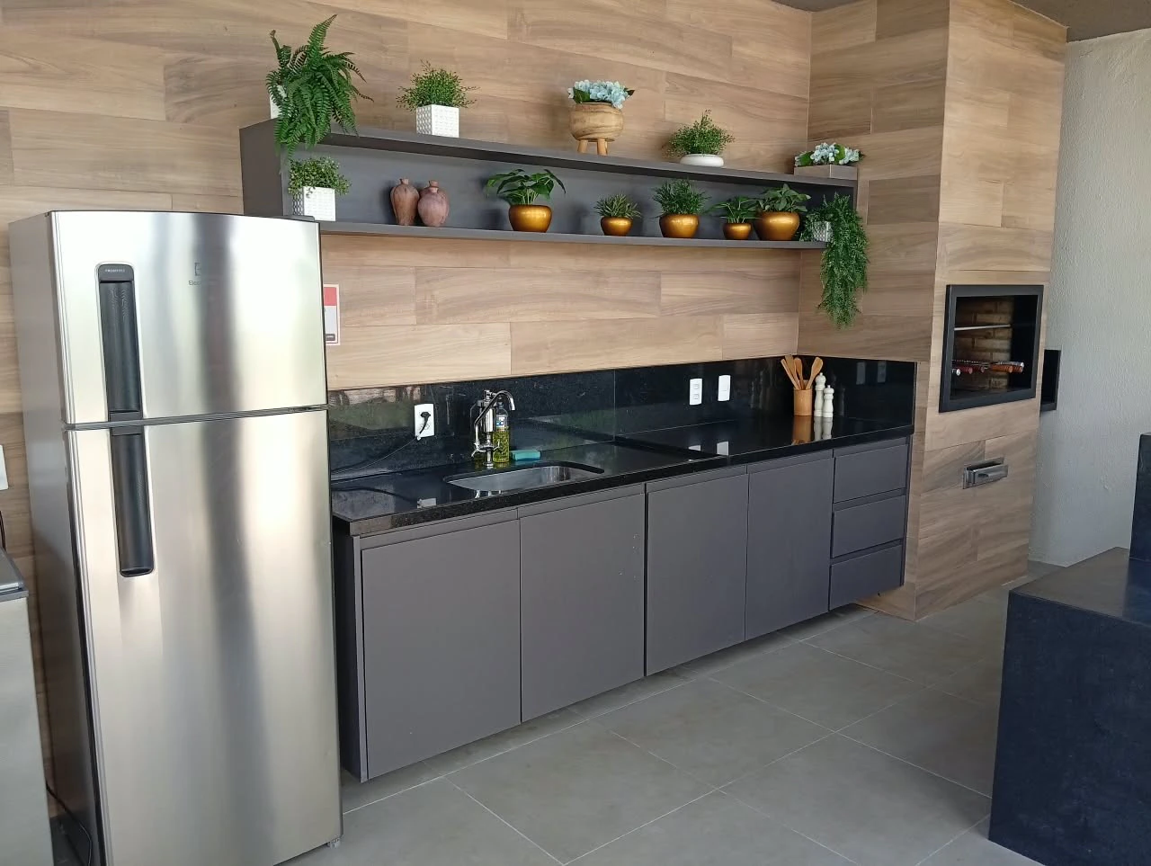 2-bedroom apartment in a building with a pool — photo 16