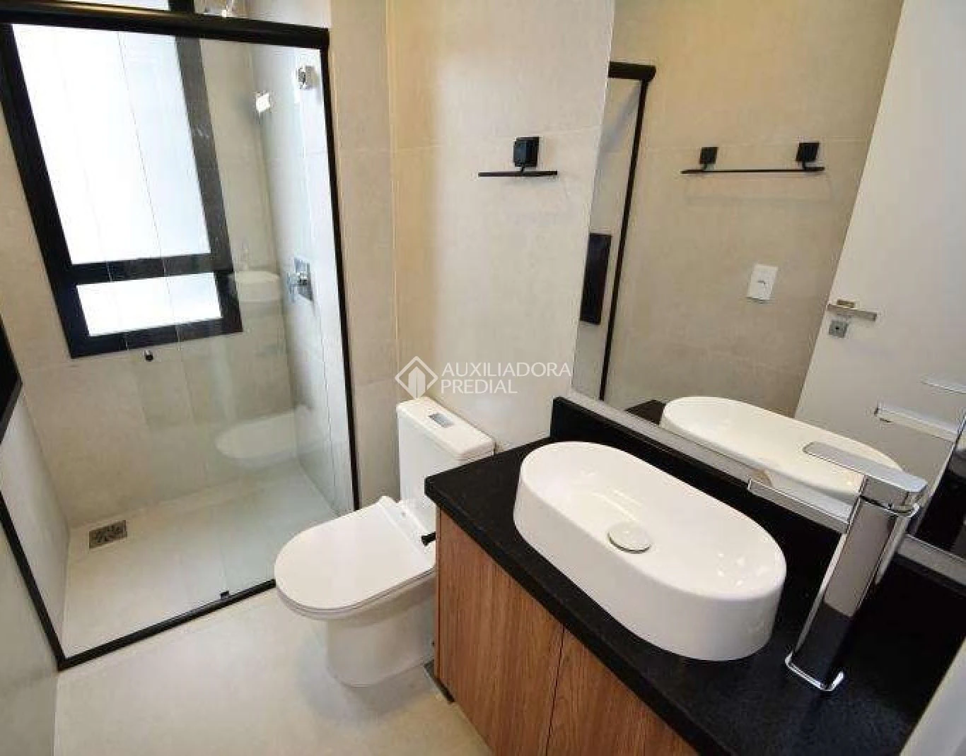 2-bedroom apartment in a building with a gym — photo 16