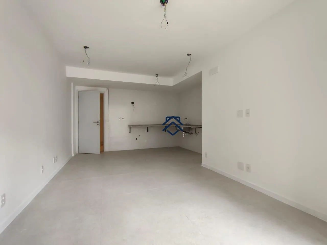 2-bedroom apartment with a mountain view — photo 24