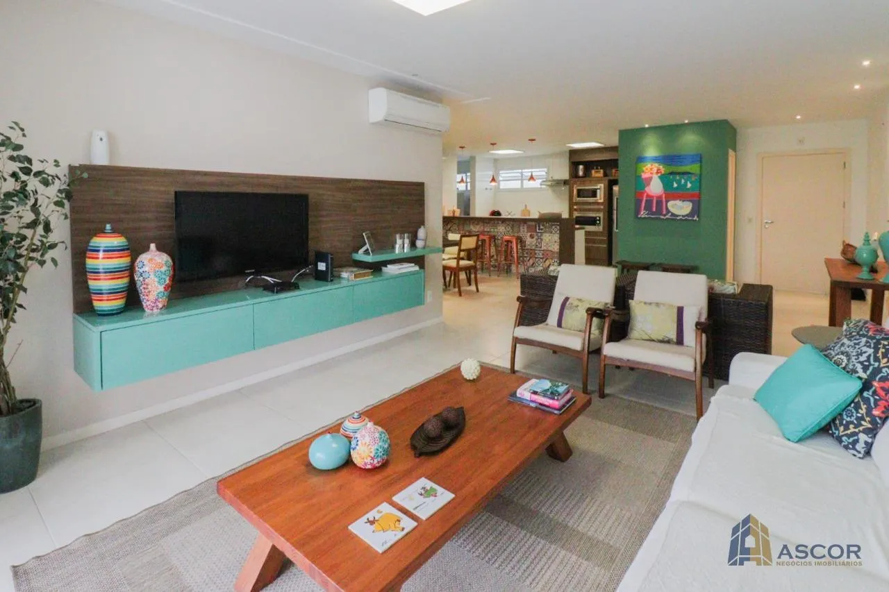 221 m² apartment with 3 en-suite bedrooms and 2 parking — photo 2