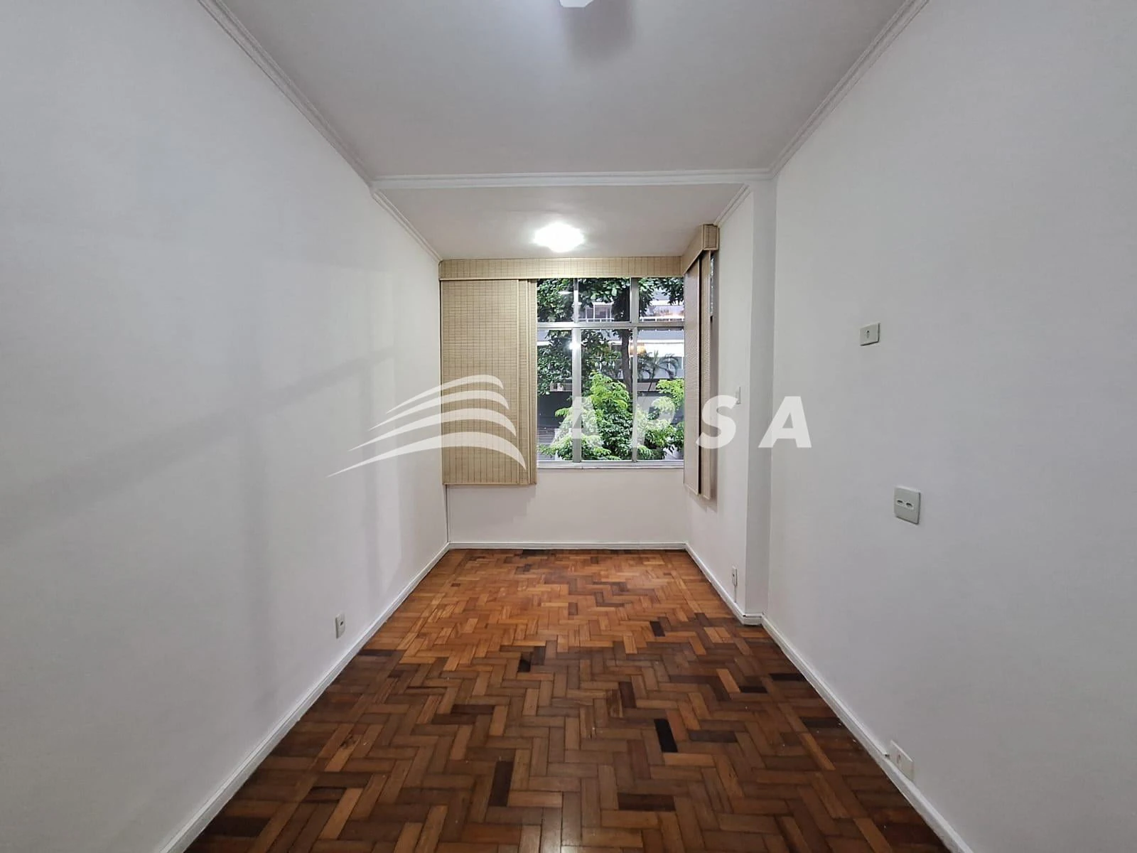 Apartamento de 2 quartos com piso de madeira ou laminado — photo 8