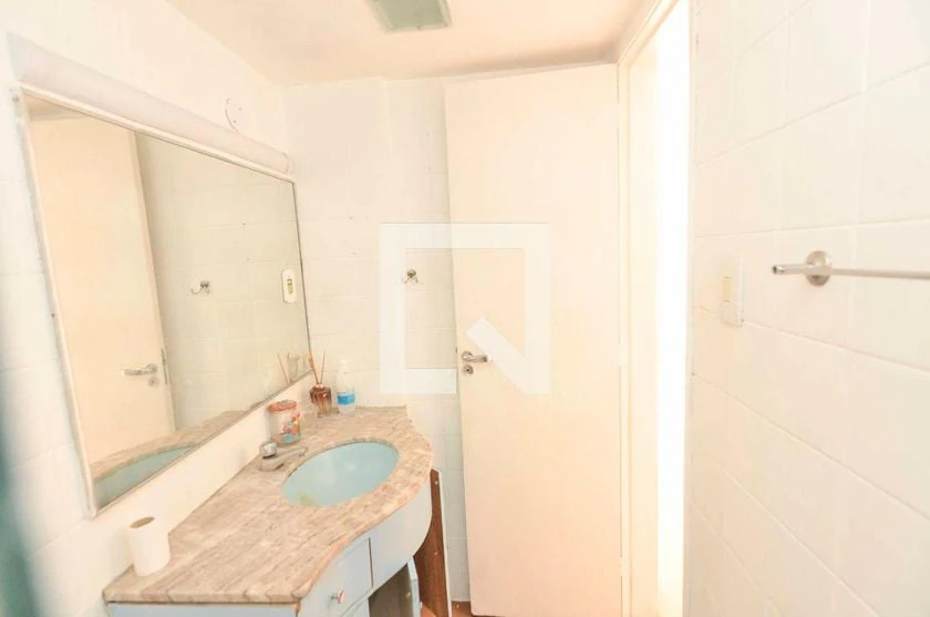 2-bedroom apartment with wood or laminate floors — photo 19