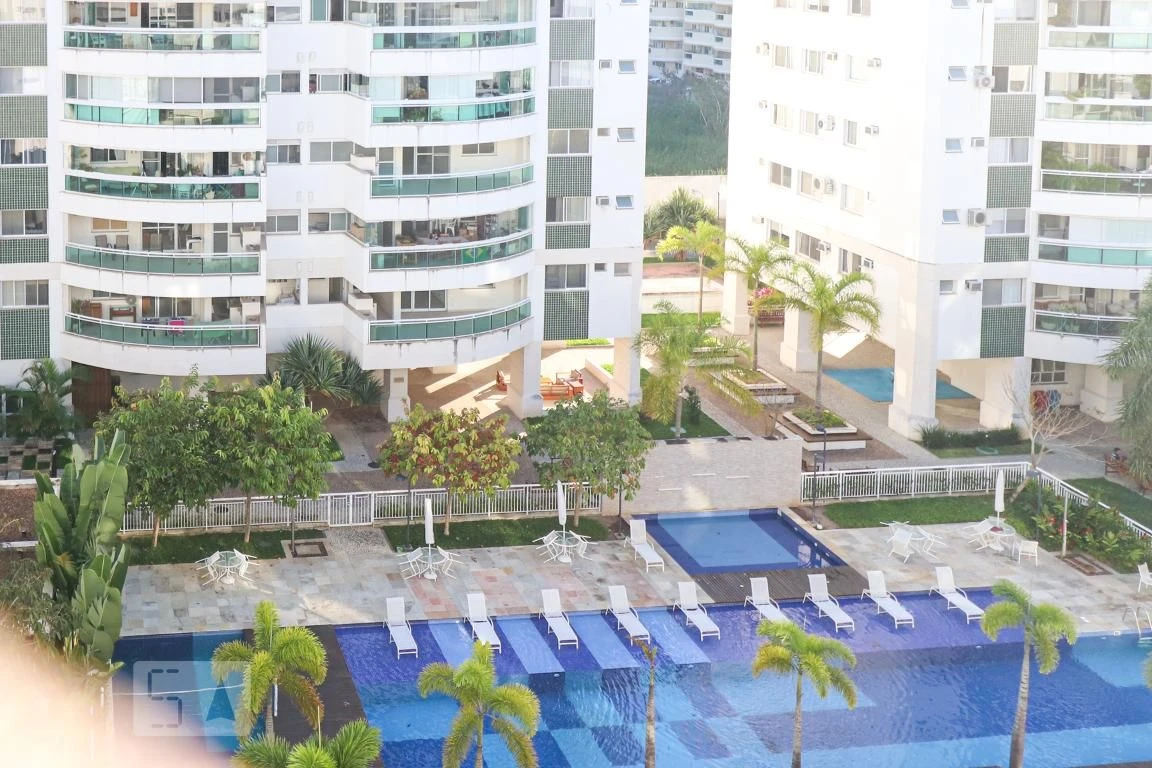 Rental apartment with 4 bedrooms and a glassed-in balcony — photo 3