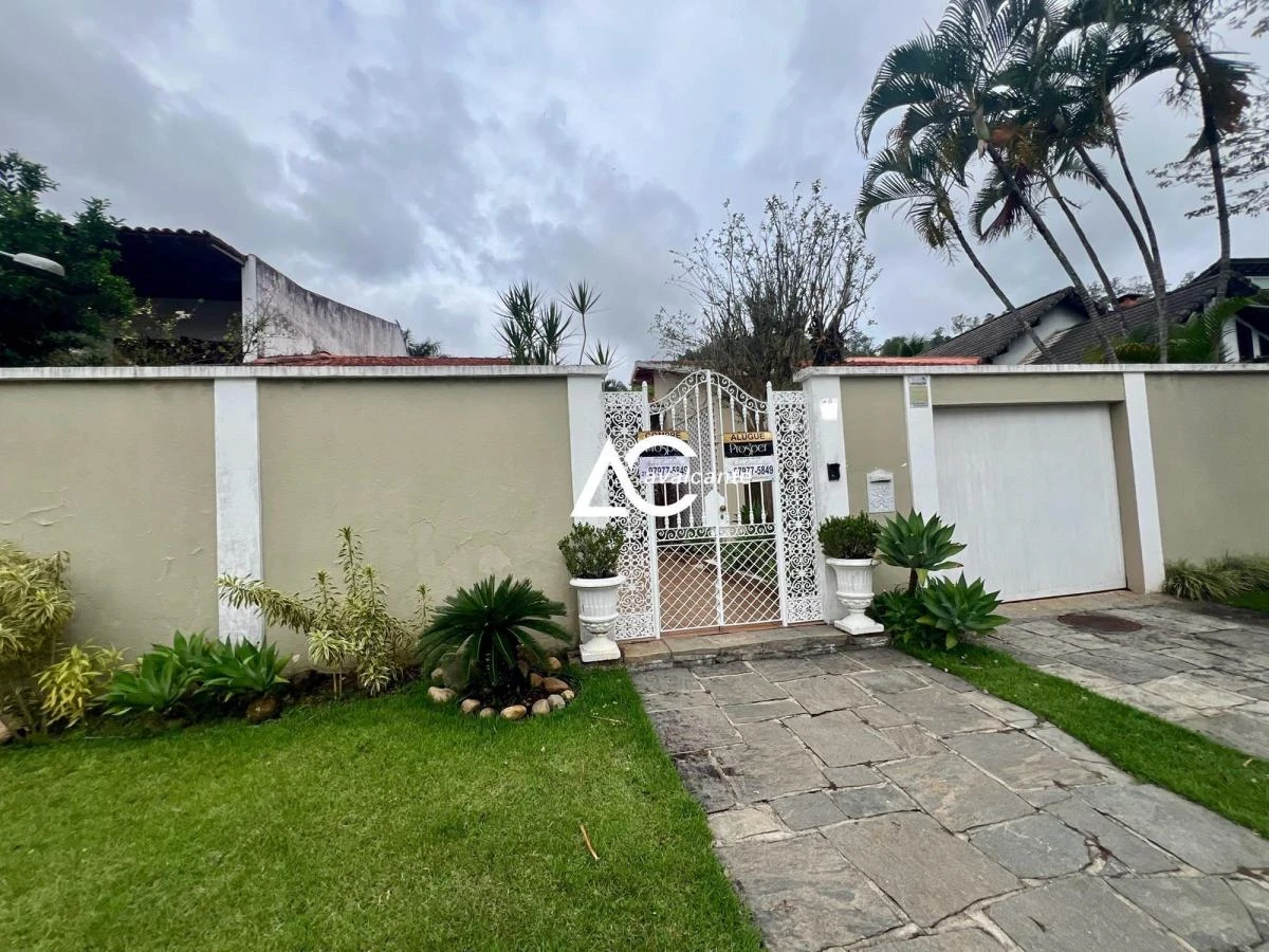 600 m² linear house with 4 bedrooms and 5 bathrooms