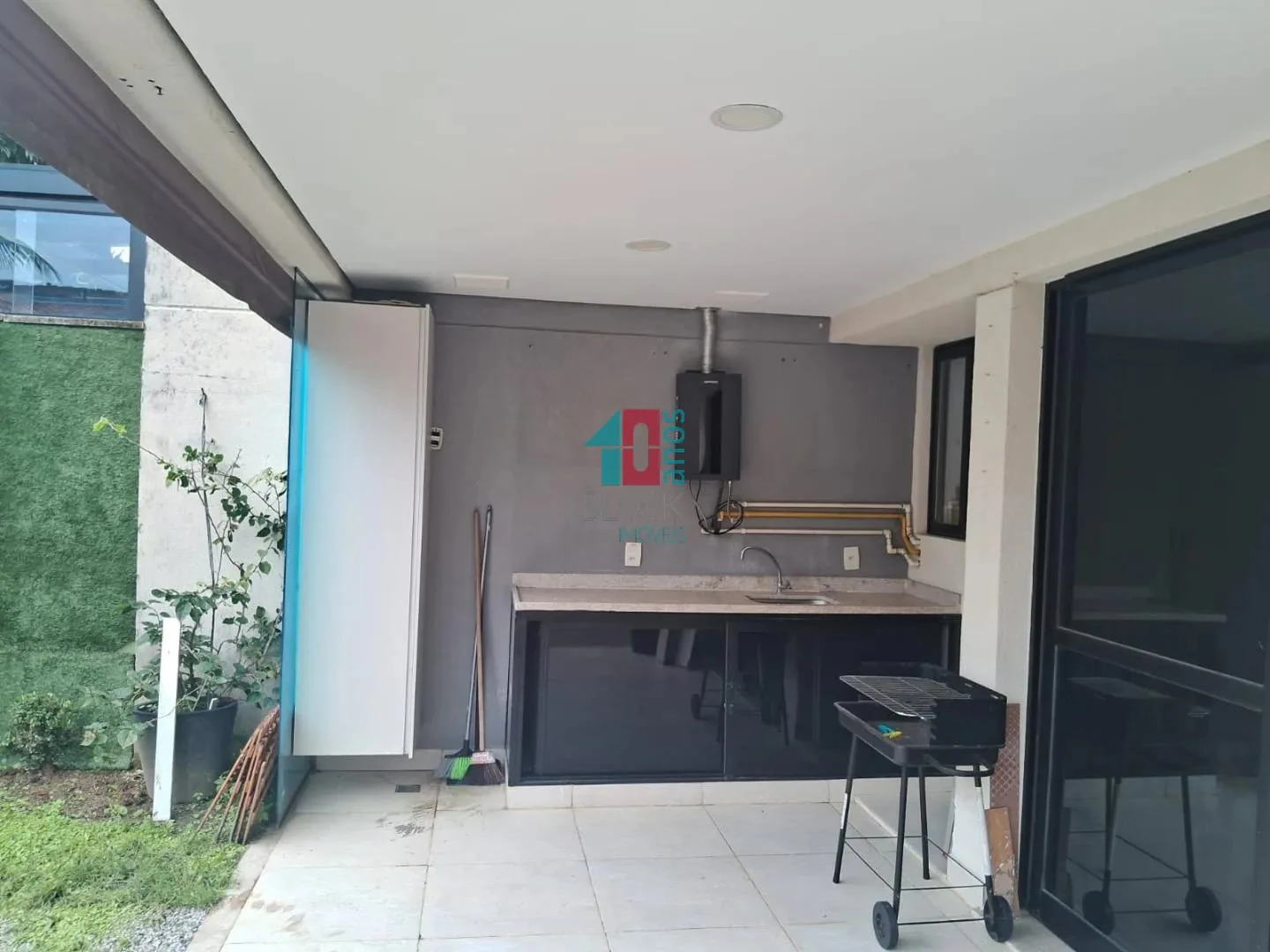 Apartamento de 2 quartos em condomínio com academia