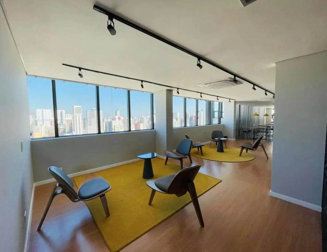 Floor-to-ceiling windows in a one-bedroom apartment, 45 m² — photo 19