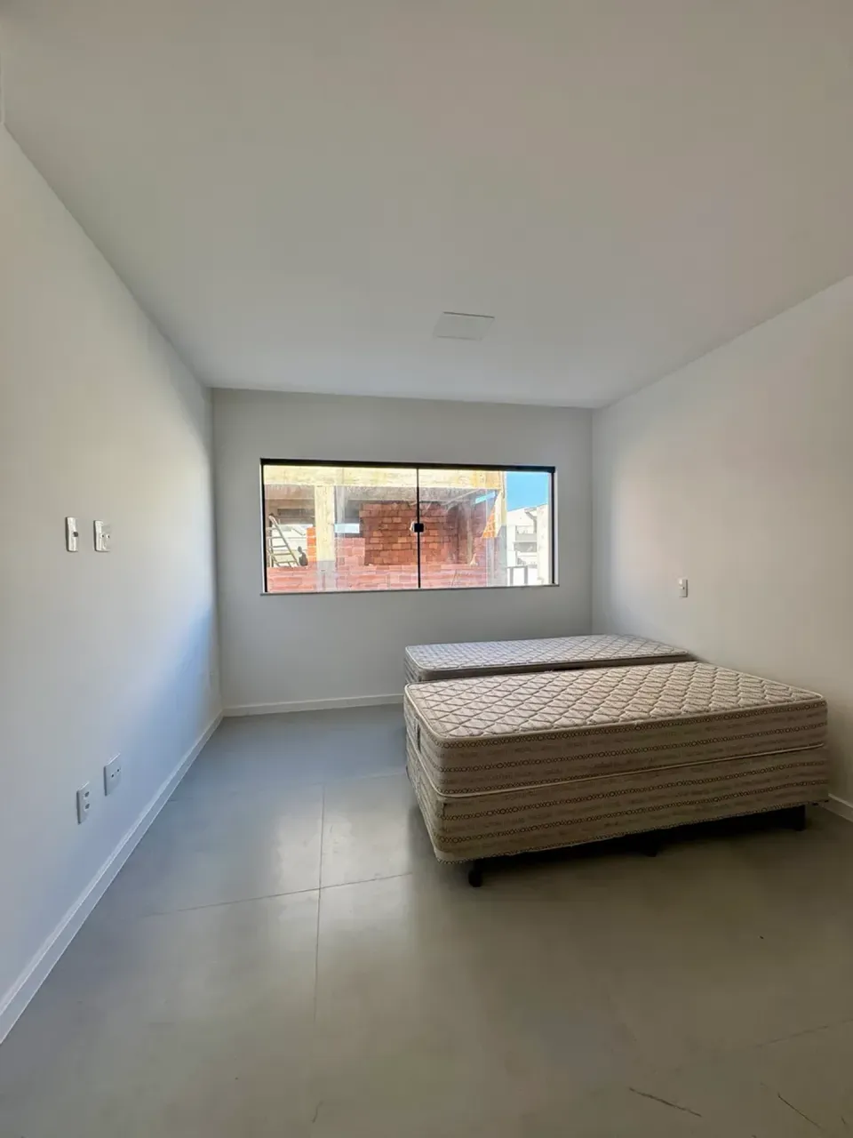 4-bedroom house with open-plan kitchen and 5 bathrooms — photo 19