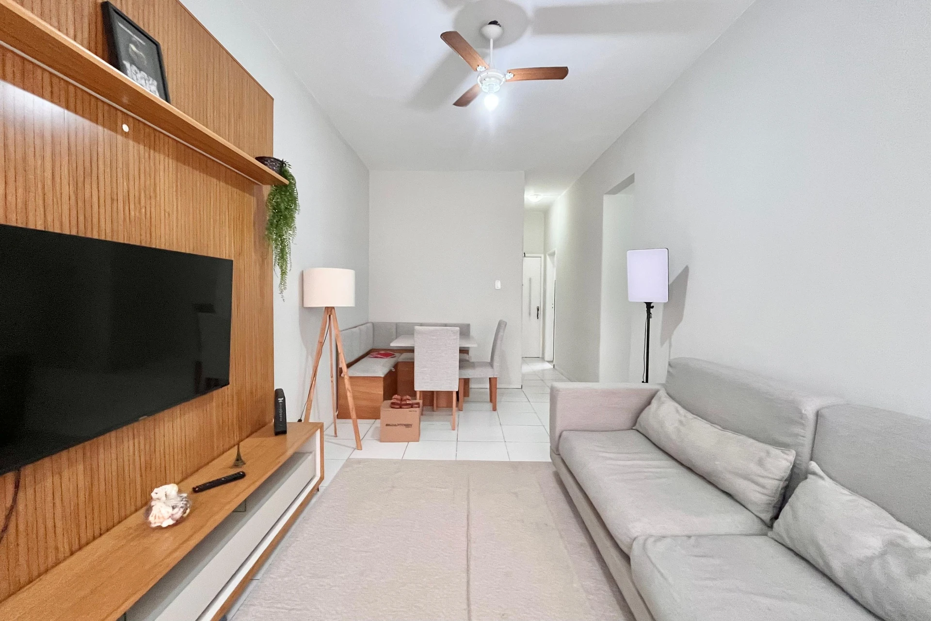 Apartamento mobiliado com 2 quartos e 1 banheiro