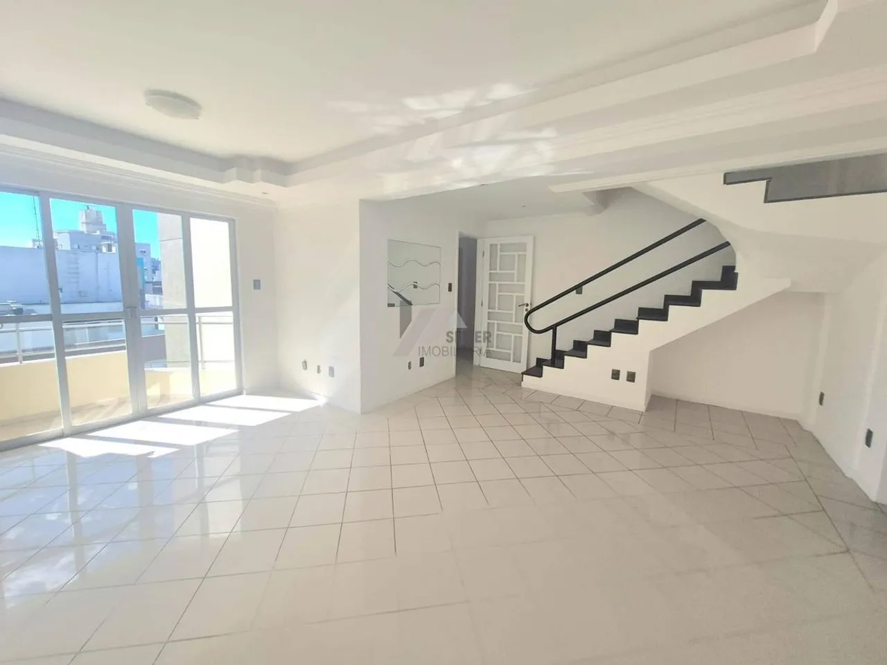 5-bedroom apartment with 3 bathrooms and 1 parking space