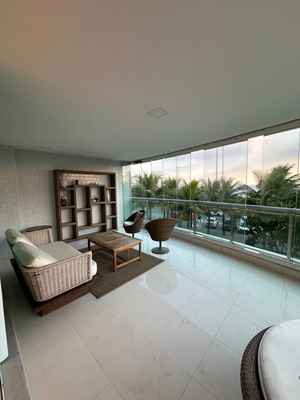 Apartamento mobiliado reformado com 4 suítes e 392 m² — photo 2