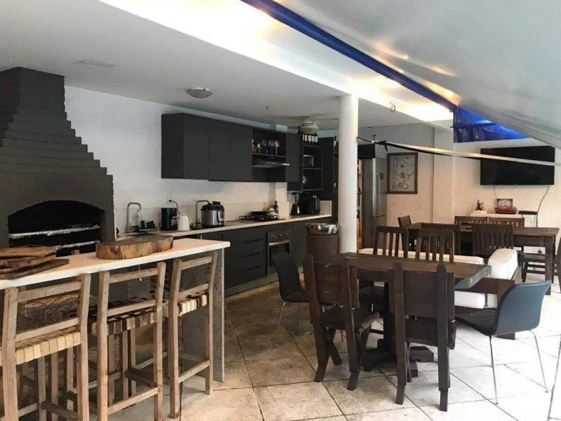 Панорамні вікна та 6 спалень: будинок 525 м² — photo 10
