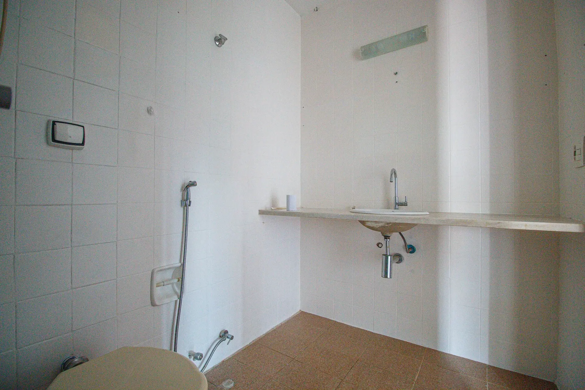 Unfurnished 2-bedroom apartment with 3 bathrooms — photo 29