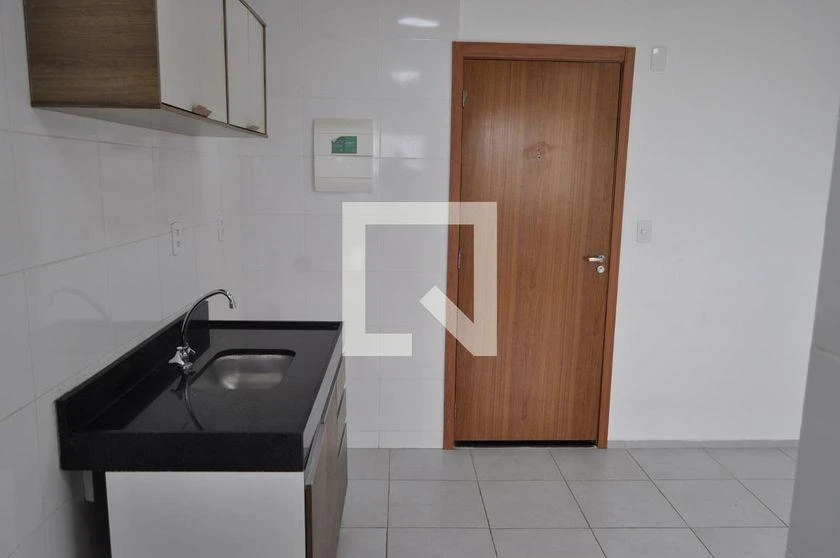 2-bedroom apartment in a building with a gym — photo 14