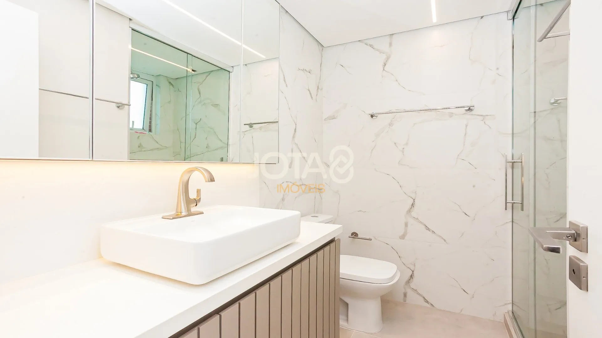 199 m² apartment with 2 bedrooms and a suite, 2 parking — photo 39
