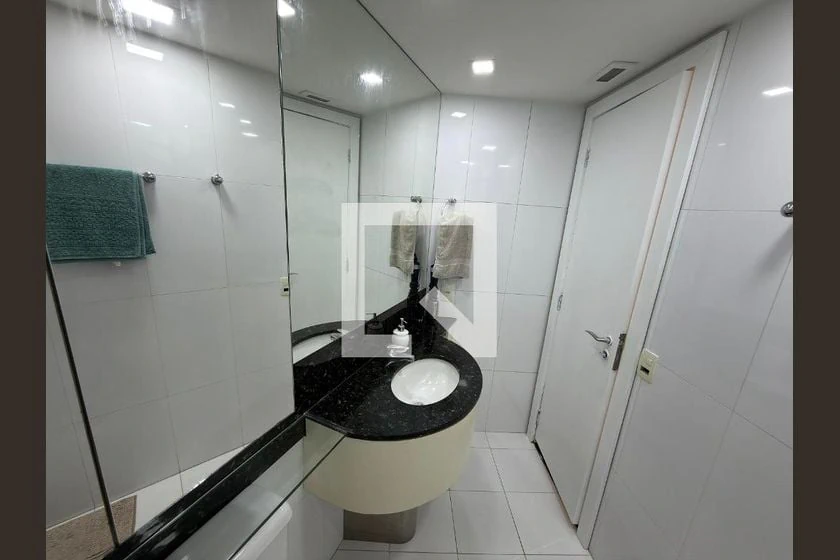 Apartamento mobiliado com cozinha americana e armários — photo 16