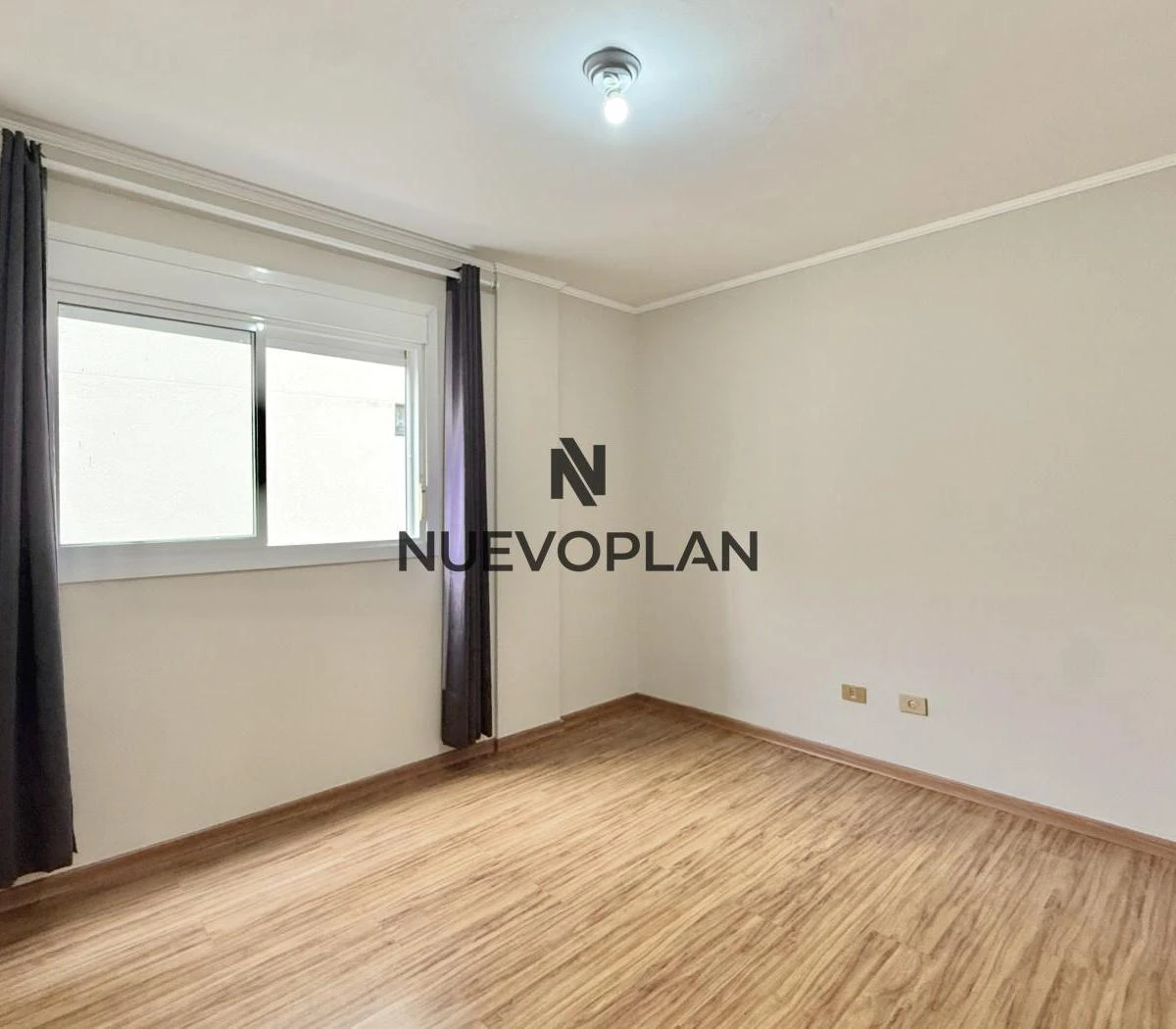 Wood or laminate floors in a 3-bedroom apartment, 78 m² — photo 30