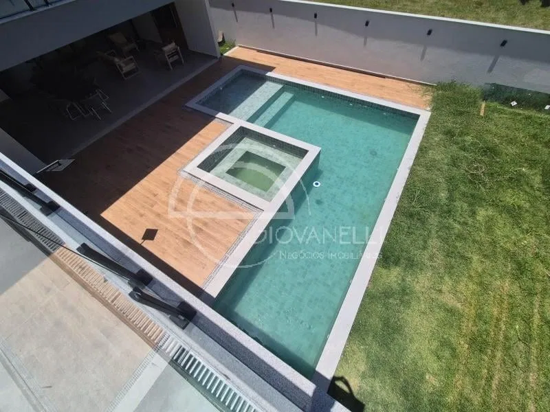 Furnished house with 4 en-suites and open-plan kitchen — photo 25