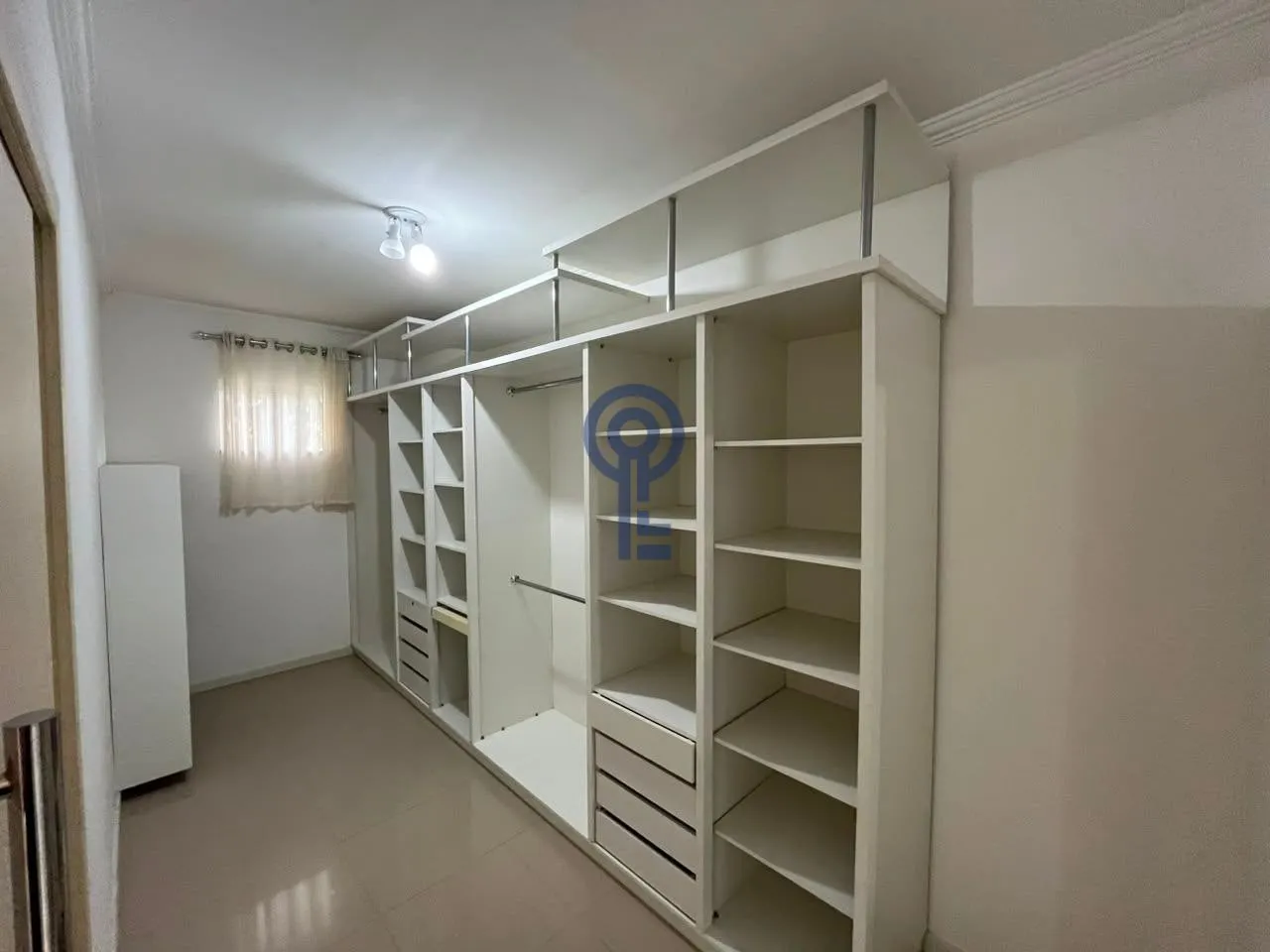 Furnished house, 200 m², with a walk-in closet — photo 7
